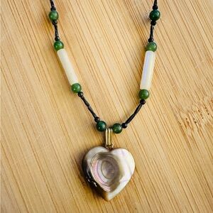 Mother Of Pearl Abalone Heart Pendant Necklace 18” Vintage White Green Beads